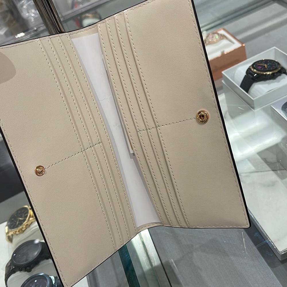MICHAEL KORS
Reed Large Snap Signature Wallet
35S3G6RE3B
Lt Cream Multi
NWT - Picture 3 of 16